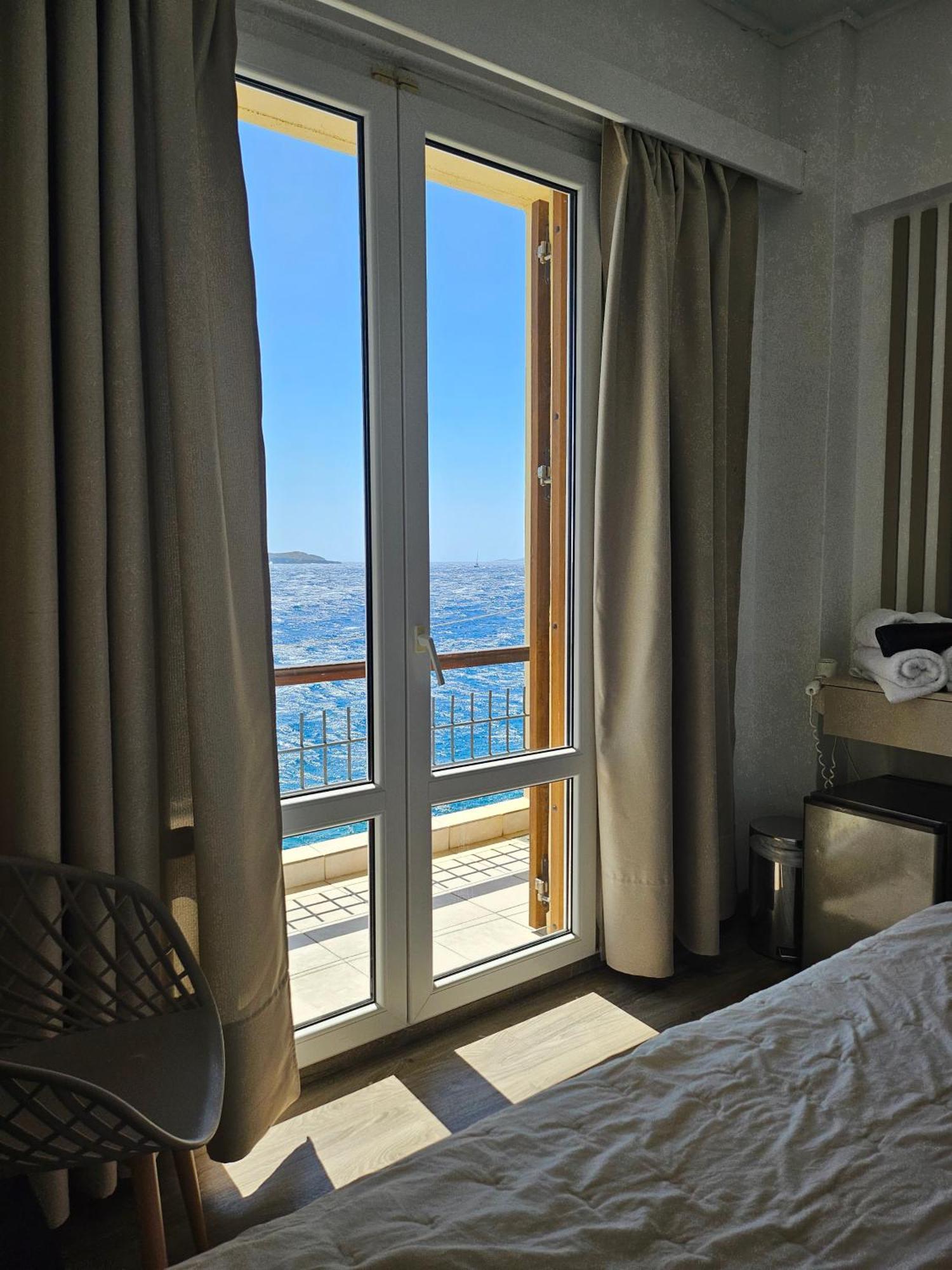 Nisaki Hotel & Elite Suites Ermoupoli Esterno foto
