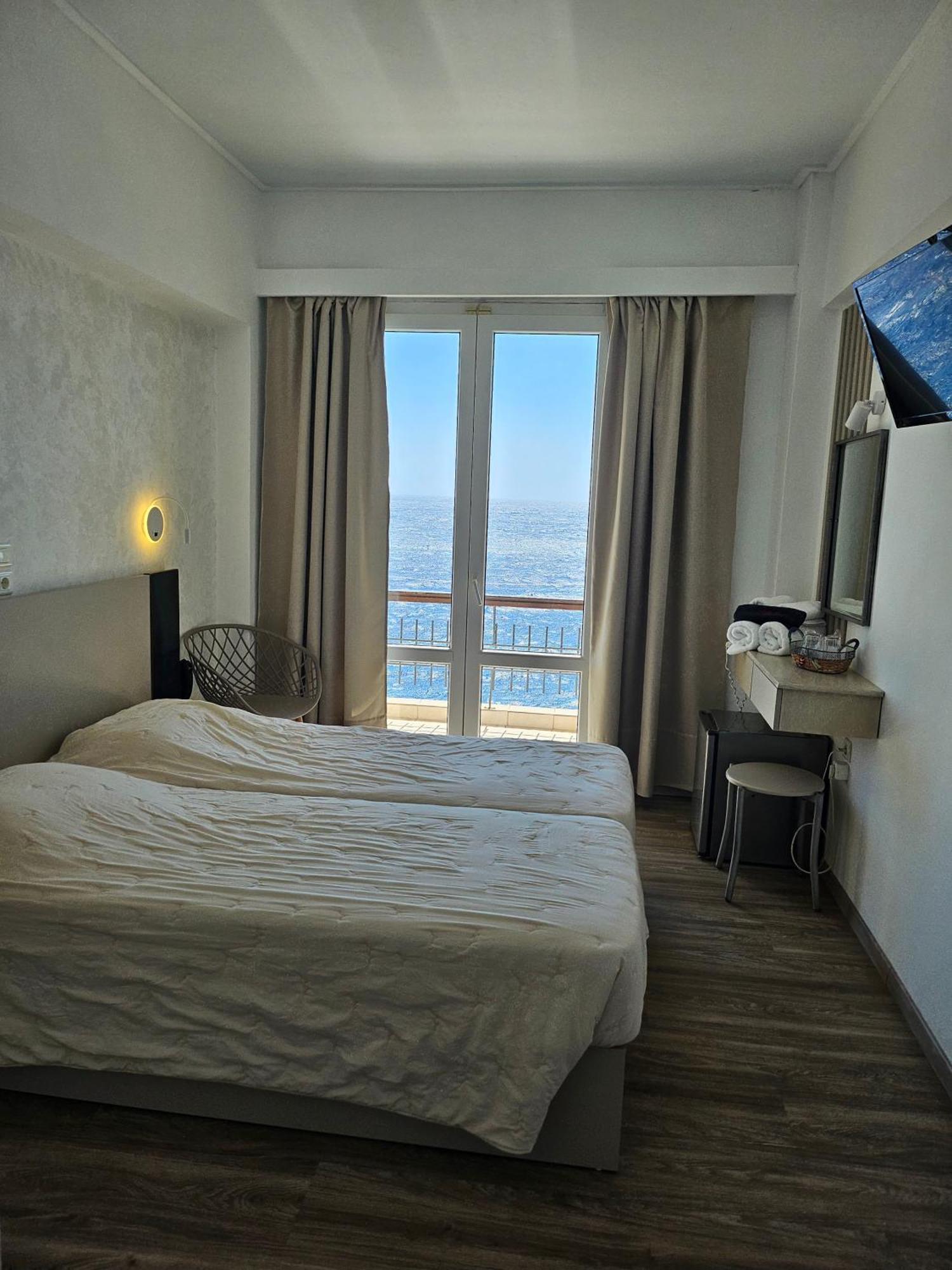 Nisaki Hotel & Elite Suites Ermoupoli Esterno foto