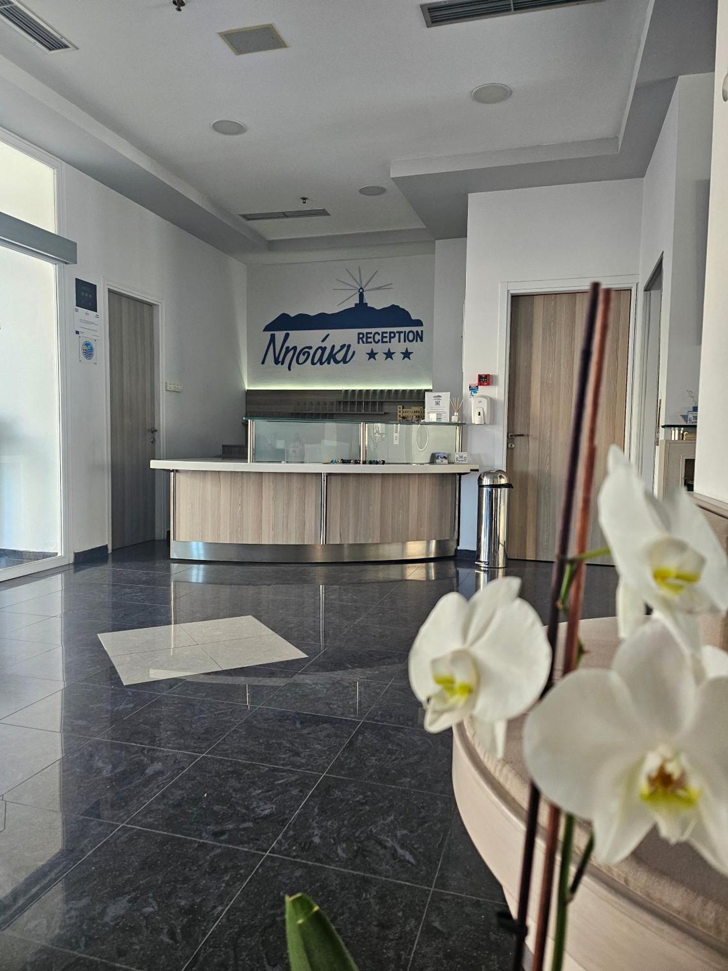 Nisaki Hotel & Elite Suites Ermoupoli Esterno foto