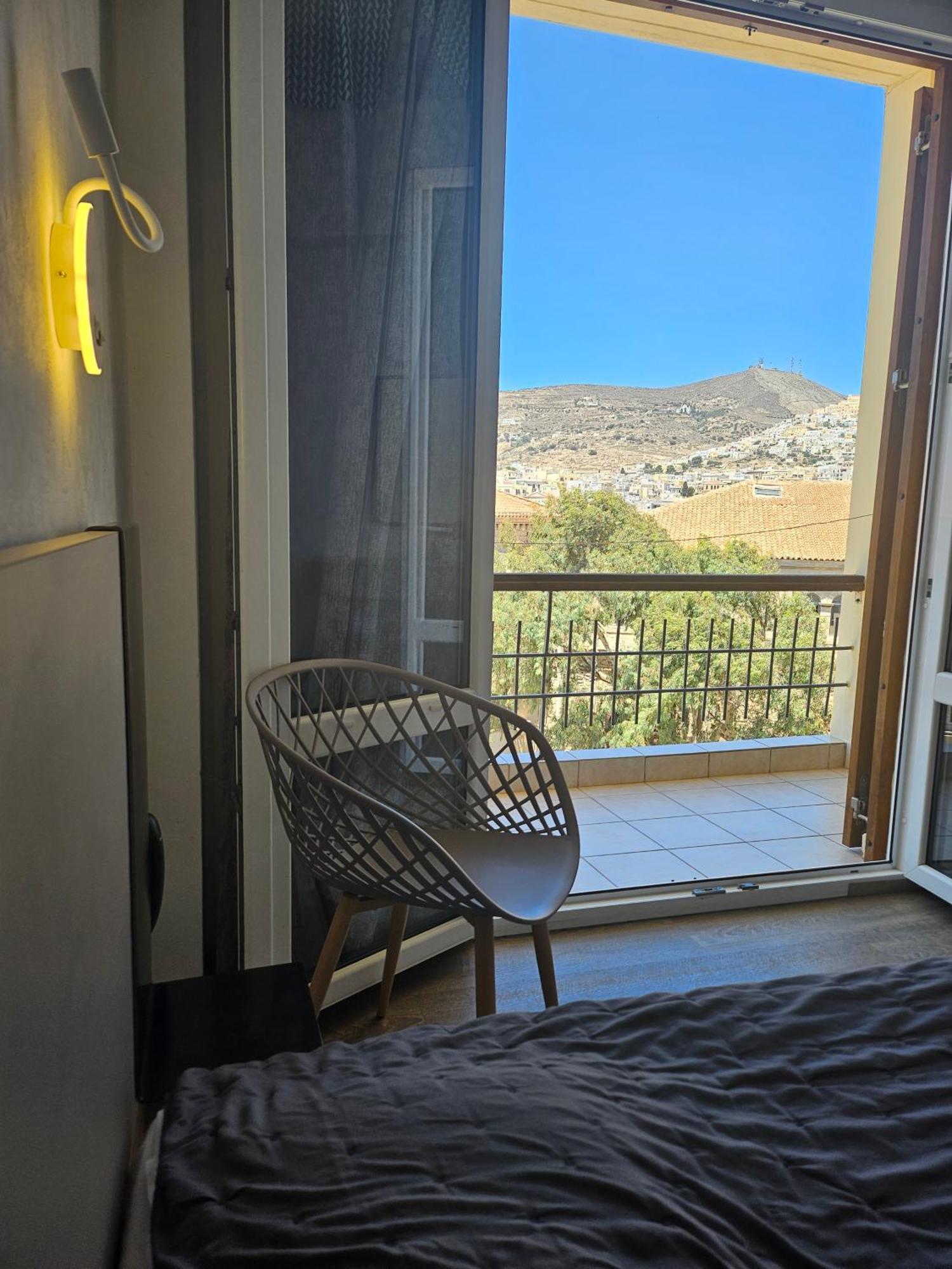 Nisaki Hotel & Elite Suites Ermoupoli Esterno foto